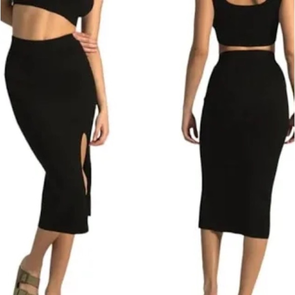 House of Harlow Black Ribbed Sweater Skirt